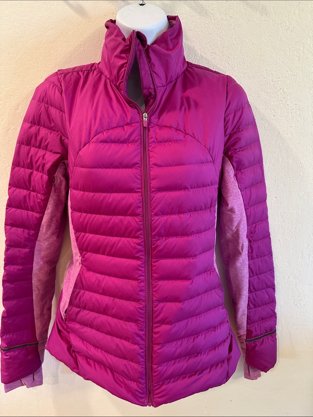 Lululemon puff jacket size 6. Pink with Heather pink detail, side vents,